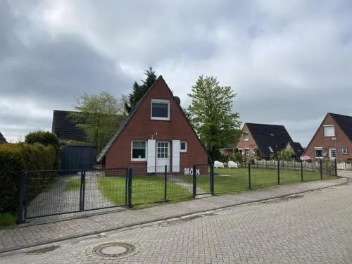 Huss mien Glück-Matrosenweg in Dornum, Deutschland