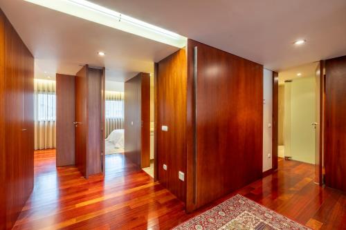 Panoramic City View Apartment - Guimarães (Panoramic City View Apartment - Guimaraes) in เครย์โซมิล