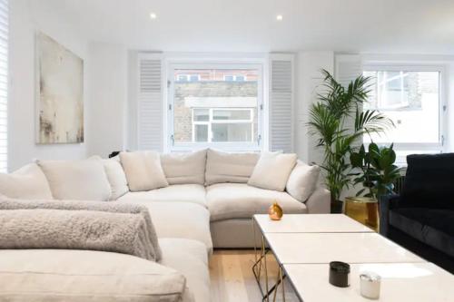 Shoreditch - Immaculate 2 Bedrooms Flat for 6 - main image