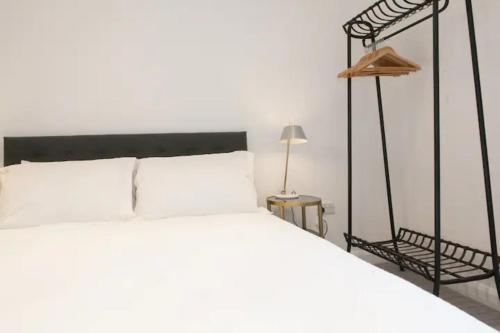 Shoreditch - Immaculate 2 Bedrooms Flat for 6 - image 14