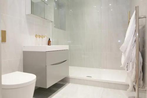 Shoreditch - Immaculate 2 Bedrooms Flat for 6 - image 2