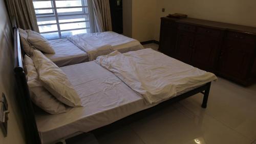 Two-Bedroom Deluxe Apartment with Balcony image 8