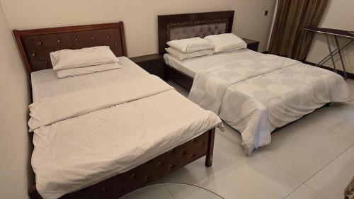 Two-Bedroom Deluxe Apartment with Balcony image 5