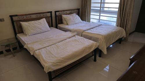 Two-Bedroom Deluxe Apartment with Balcony image 3
