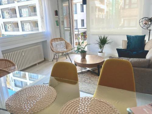 NEW Gorgeous Central Apartment - Beachfront - 3 BD - image 5