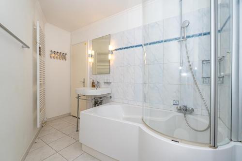 Apartment with Balcony image 3