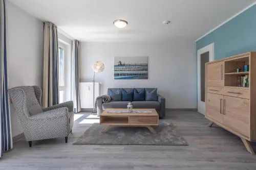 Ferienwohnung Ostseesonne - 5-Sterne-Urlaub mit Balkon direkt an der Ostsee in Zingst, Deutschland
