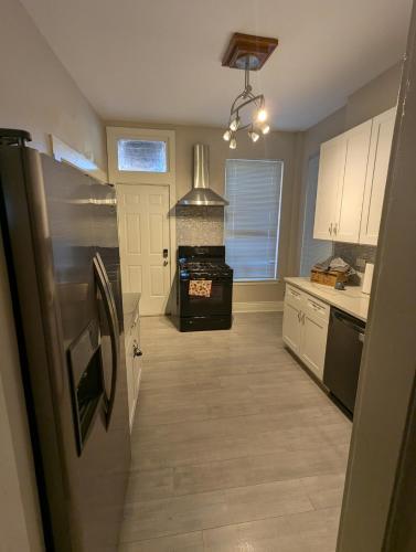 Spacious Bronzeville Apartment in Douglas