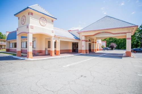 Rodeway Inn & Suites Greensboro Southeast in Greensboro, USA