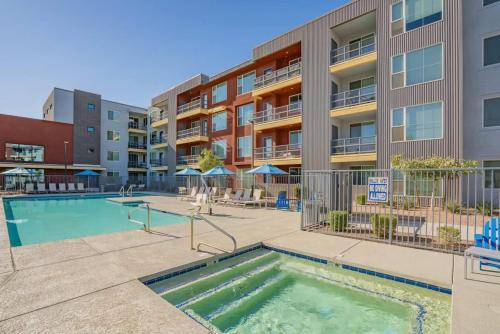 Spacious 2BD - Gym, Pool, Parking, W-D - Sleeps 8, Tempe (Foto 9)