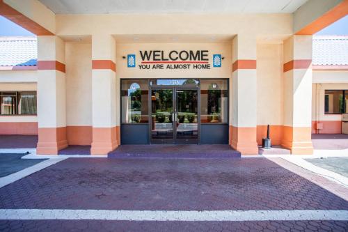Rodeway Inn & Suites Greensboro Southeast - image 10