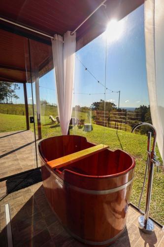 Pezsgőfürdő, Vila Justina in Monte Belo Do Sul