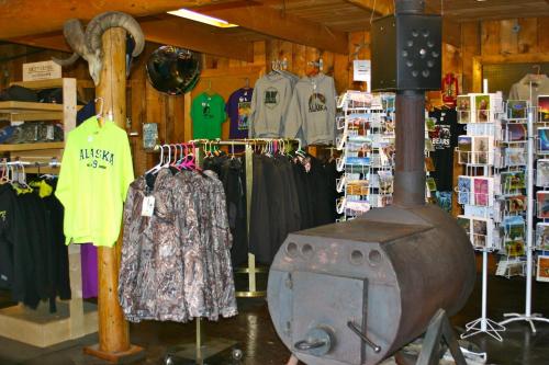 Denali Grizzly Bear Resort - 상점