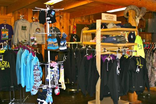 Denali Grizzly Bear Resort - 상점