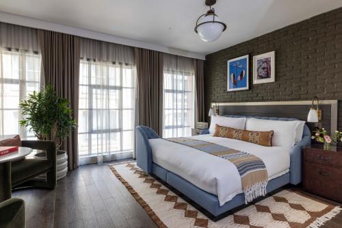 1 queen bed