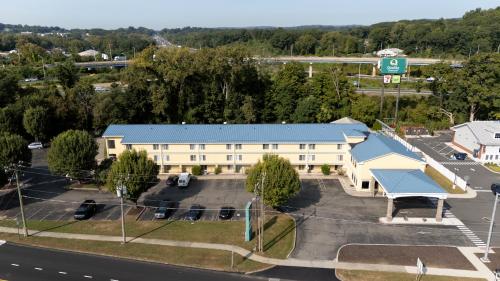 外部景觀, 丹伯里凱藝套房酒店-近大學 (Quality Inn & Suites Danbury near University) in 丹伯里