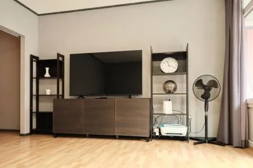 Spacious Flat by the Rhine Ideal for Groups in Neuss, Deutschland