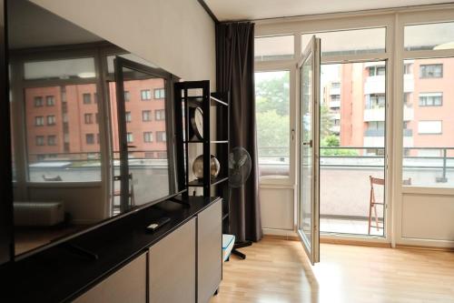 Spacious Flat by the Rhine Ideal for Groups, Нойс (фото 4)