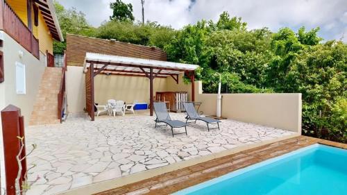 Studio charmant à Rivière-Pilote avec piscine - image 4