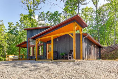 4 Mi to Dtwn Ellijay Cabin with Pool and River Access