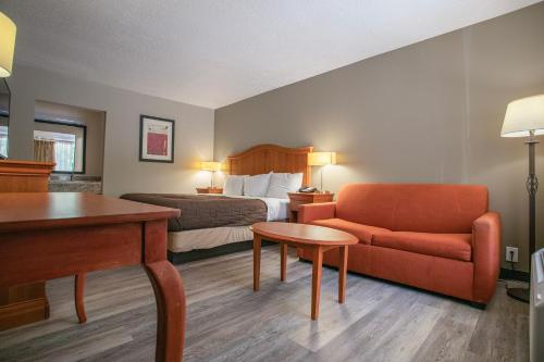 Rodeway Inn & Suites Greensboro Southeast - image 6