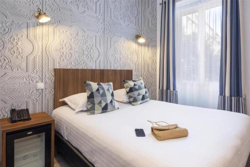 Classic Double Room image 10