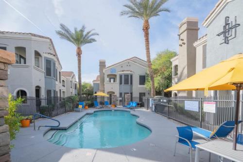 Posh 2BD - Midtown - Gym, Pool, W-D, Parking - Sleeps 8 thumb 4