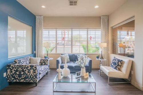 Posh 2BD - Midtown - Gym, Pool, W-D, Parking - Sleeps 8 detail