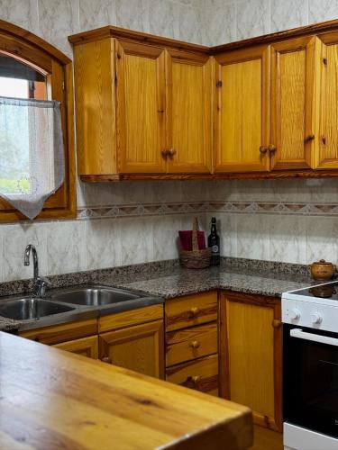 Konyha, Era de Cal Baro - Casa rural con gran piscina y jardin in Ponts