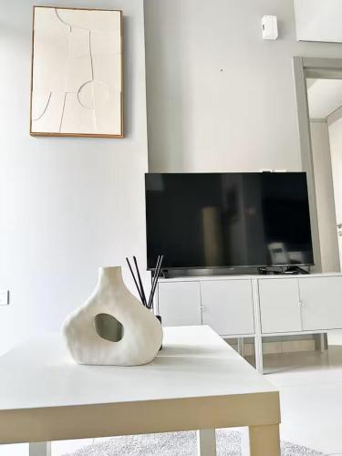 Canal Luxe Burj 1BR Sleeps 4 with Pool and Gym, Dubai (Foto 3)