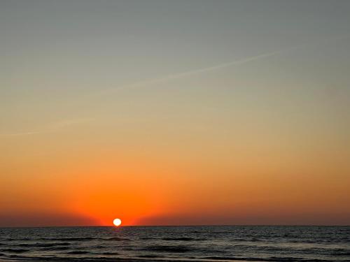 The Cozy Glass House by the Sea - Bauang