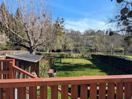 Gîte au Bord de la Creuse avec Jardin Privé - FR-1-591-735 (Gite au Bord de la Creuse avec Jardin Prive - FR-1-591-735) in Badecon-Le-Pin