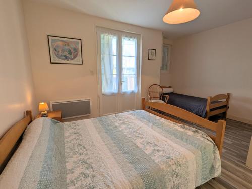 Gîte au Bord de la Creuse avec Jardin Privé - FR-1-591-735 (Gite au Bord de la Creuse avec Jardin Prive - FR-1-591-735) in Badecon-Le-Pin