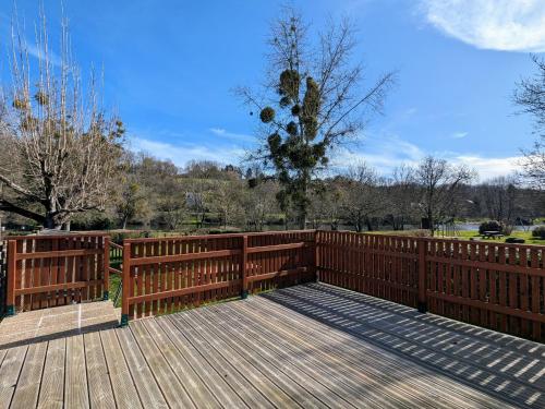Gîte au Bord de la Creuse avec Jardin Privé - FR-1-591-735 (Gite au Bord de la Creuse avec Jardin Prive - FR-1-591-735) in Badecon-Le-Pin