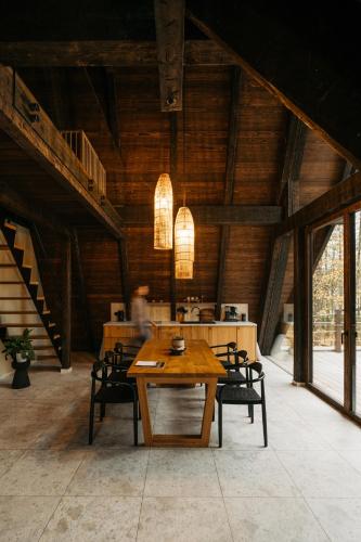 Facilities, Zivili in Votice