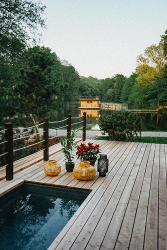 Hot tub, Zivili in Votice