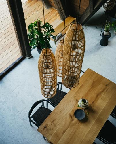 Facilities, Zivili in Votice