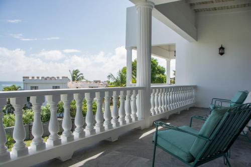Castles Apartments near สนามบินนานาชาติเฮวานอรา