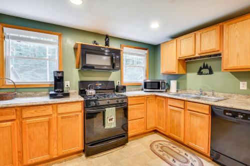 Brantingham Cottage with Fire Pit and Forested Views! in Glenfield, USA