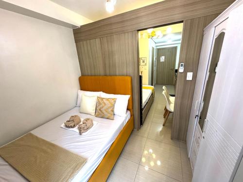 Shore 2 Residences Double Bed Good for 2- 4 Guests by Prime Stay MOA Room 1145, Manila