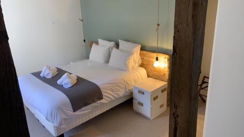 1 queen bed, 1 twin bed