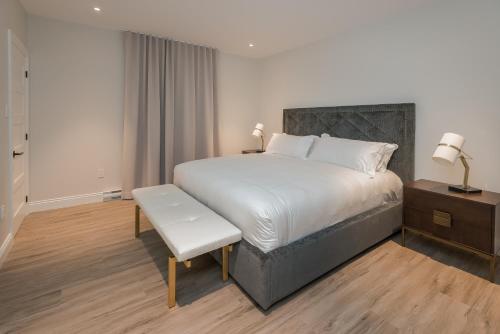 Two-Bedroom Deluxe Apartment with Balcony