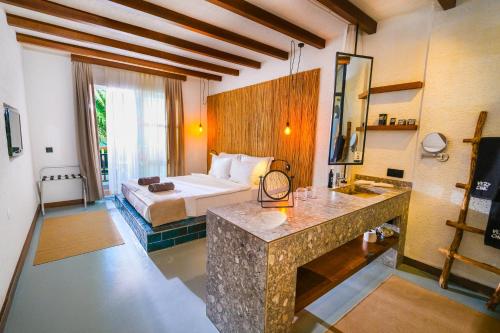 Standard Queen Room
