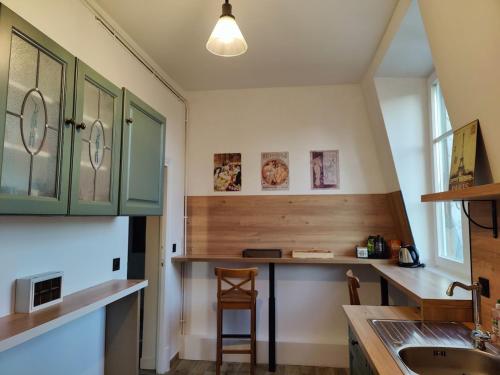 large 5-bedroom 2 floor apartment 200 m2 in Nemours