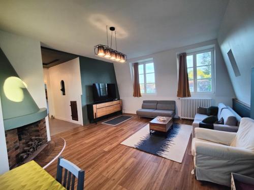 large 5-bedroom 2 floor apartment 200 m2 in Nemours