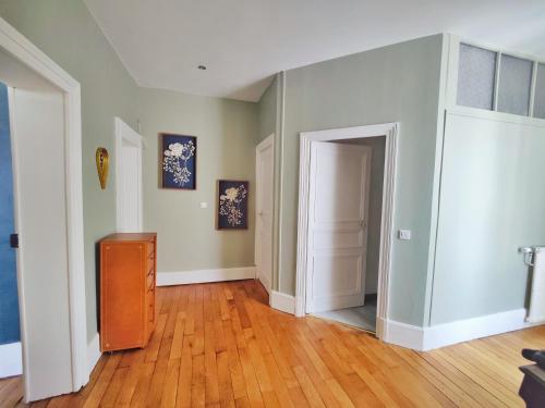 large 5-bedroom 2 floor apartment 200 m2 in Nemours