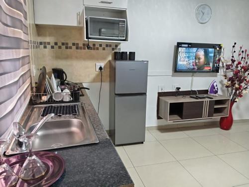 Gold Crown One Bedroom Self-Catering Apartment With NetFlix & YouTube