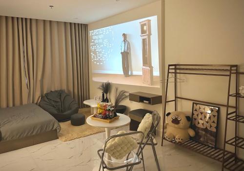 Tuistay, Kon Rung (1)