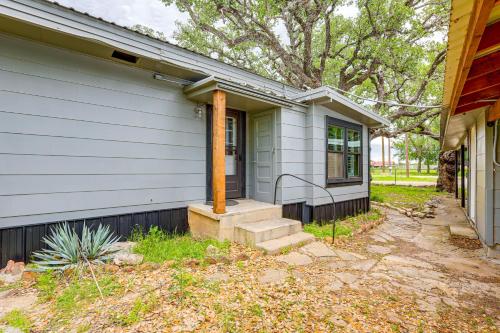 Deck, Hot Tub and Lake View Brownwood Home! in Brownwood (Texas)