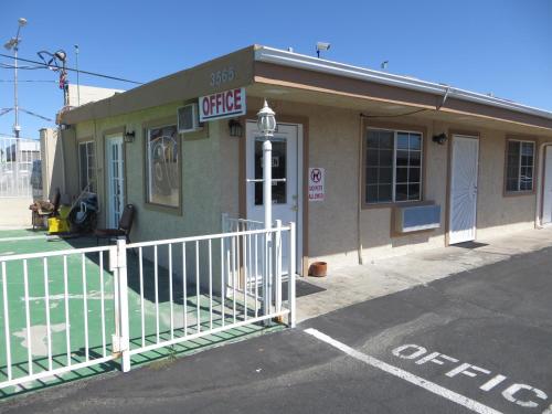 Előcsarnok, A Fisher's Inn Motel in A Striptől keletre